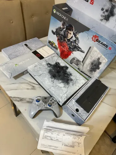 Console Xbox X edição gears of war 1TB na caixa