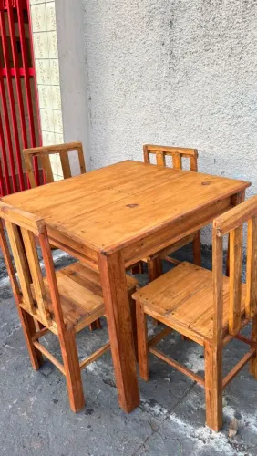 Conjunto de Mesa de Madeira Maciça com 4 Cadeiras - Rústico mesa nova só usar muito util
