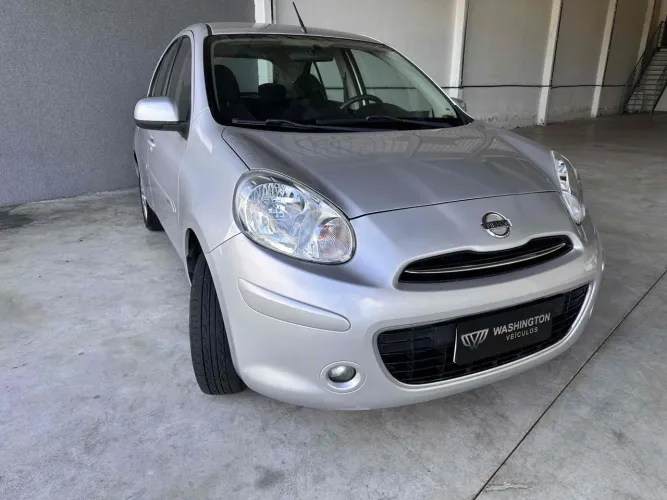 Nissan March S 1.0 12V Flex 5P 2014