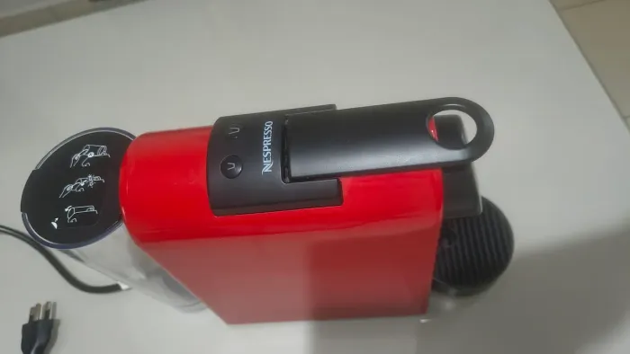 Nespresso Essenza Mini Vermelha 127V