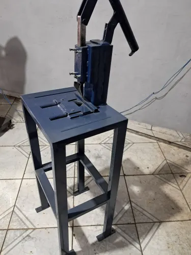 Esquadrejadeira para fazer quadros de metalon