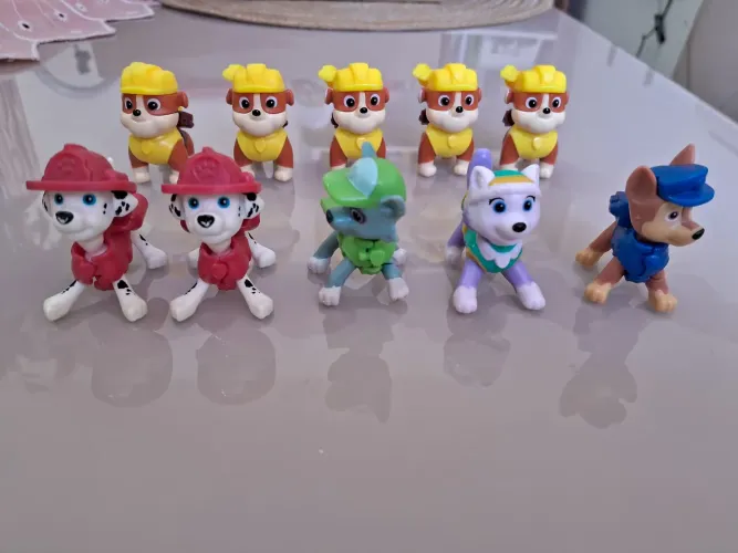 Miniaturas kinderovo Patrulha Canina 