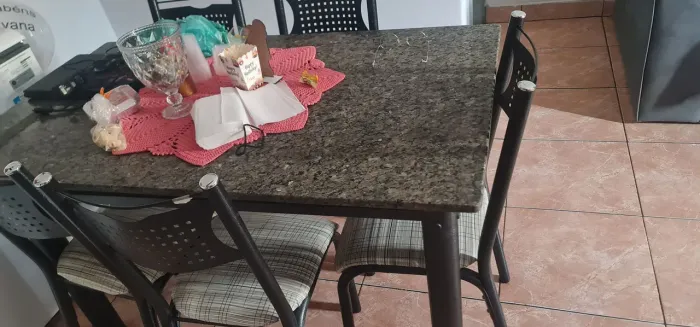 Mesa de mármore 6 cadeiras