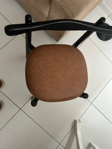2 cadeiras assinadas