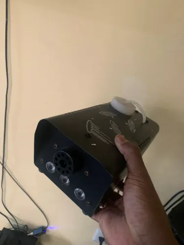 Máquina de fumaça semi nova 