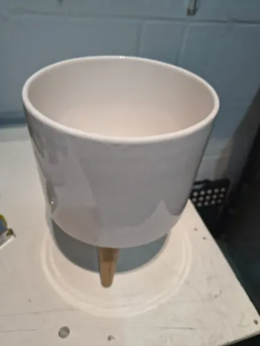 Vaso Cachepot De Ceramica Braco Com Pés De Madeira 