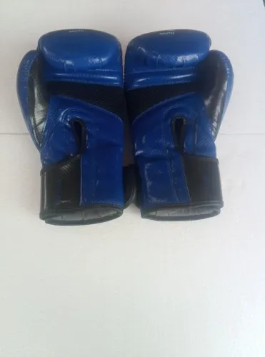 Luva de boxe. Muay Thai  seminova em bom estado 