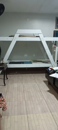 Beliche em MDF em bom estado modelo moderno com espaço para guardar coisas.