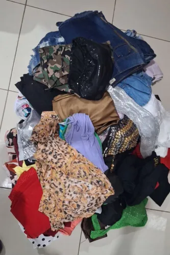 Vendo roupas femininas novas para brecho, peças à 10,00 cada. Zap *