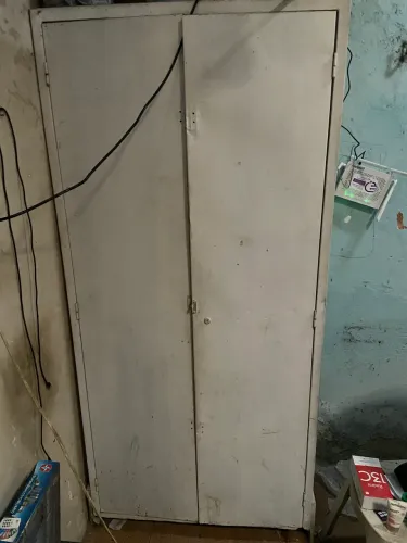 Guarda roupa de ferro