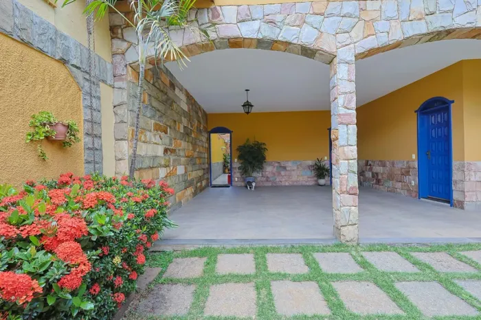 Casa à Venda - João Pinheiro, 4 Quartos, 337 m2