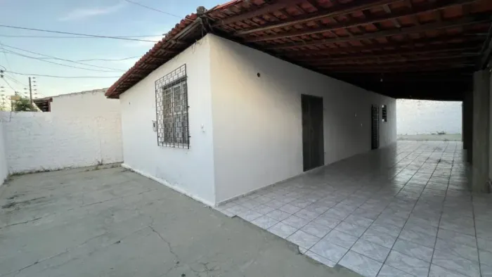 ALUGA-SE CASA NO BAIRRO ACARAPE
