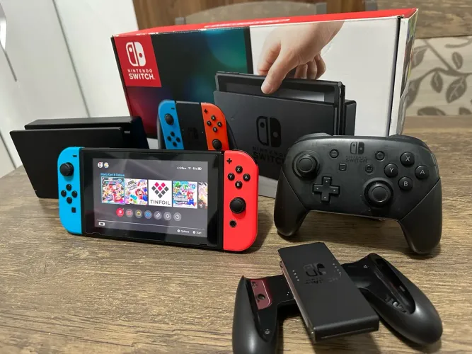 Nintendo Switch Desbloqueado + Pro Controller