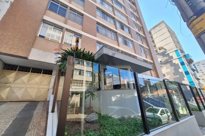 Apartamento 3 quartos, suíte, 1 vaga, 2 elevadores, portaria remota com zelador, reformado
