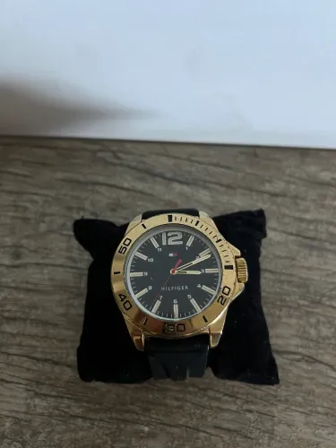 Relógio Tommy Hilfiger Masculino Dourado - R$ 320