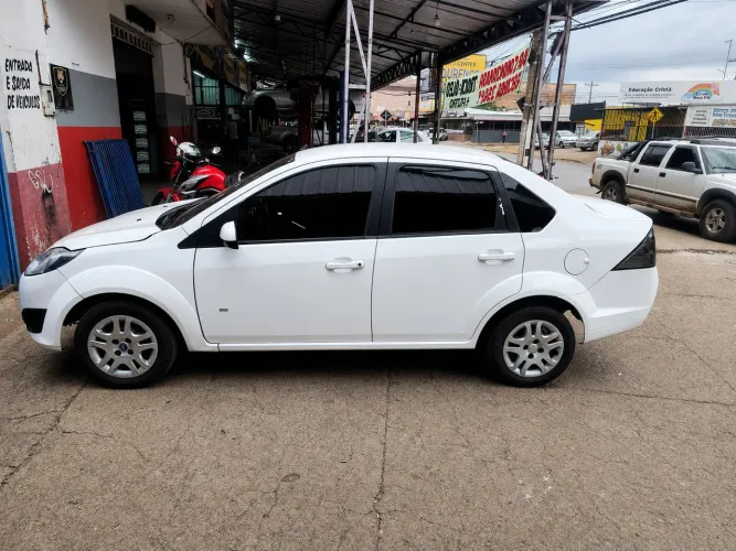 Ford Fiesta Sedan SE 1.6 8V Flex 4P 2014