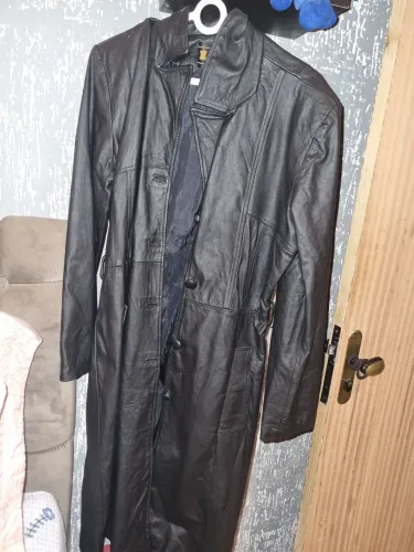 Vende se sobretudo semi novo usado poucas vezes tamanho M feminino