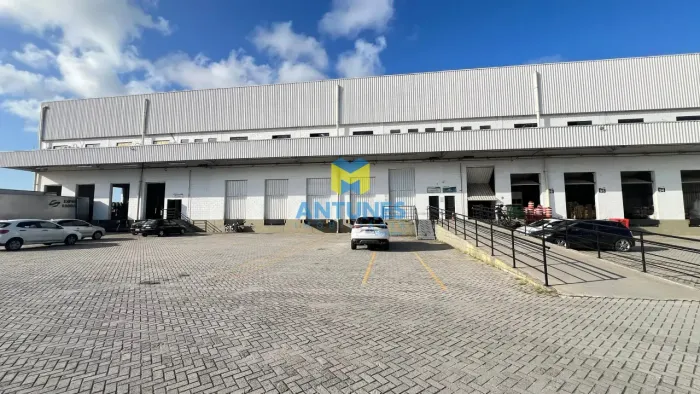 Alugue galpão de 1.280m² em condomínio com doca e rampa, no bairro de Prazeres na BR-101
