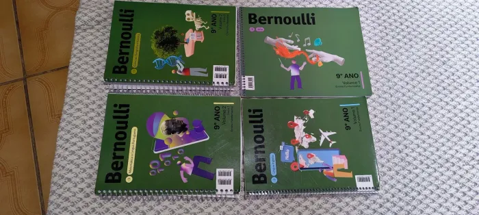 Livros Bernoulli 1 série do Ensino médio para doação