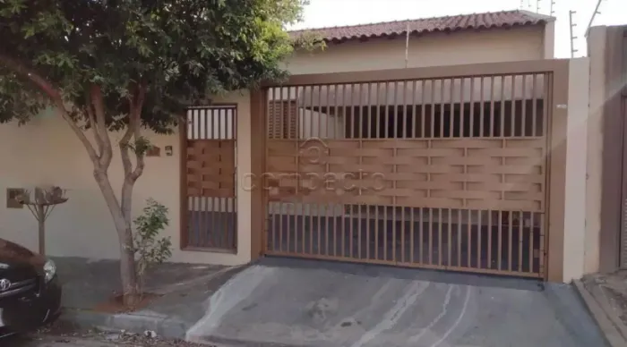Casa 3 Dormitórios (1 Suíte) | 2 Vagas | Portão Eletrônico
