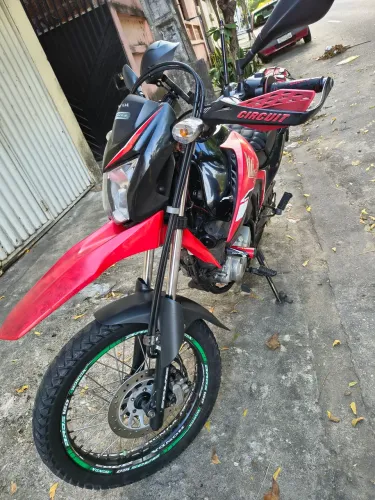 Vendo uma Bros 2020 sem nada para fazer, no ponto de transferir..