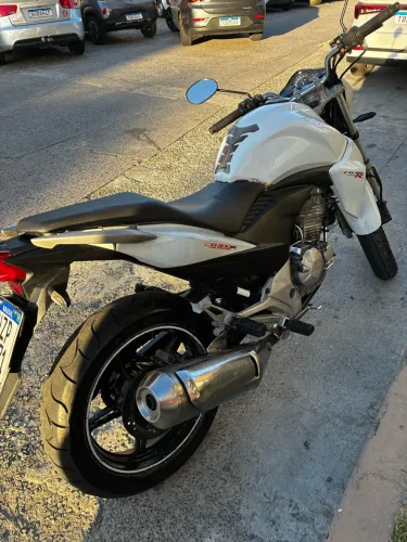 # Honda CB 300R 2012 - Branca | Revisada | 53 mil km