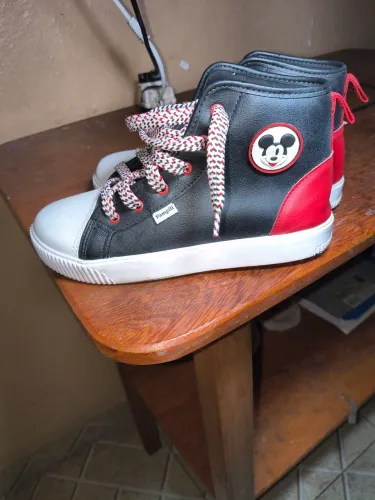 Tênis Pampili Mickey mouse cano médio número 31