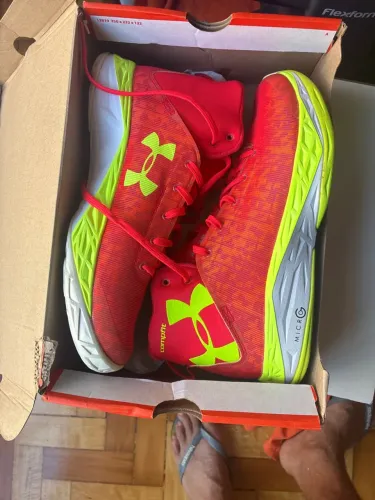 Tênis under armor novo