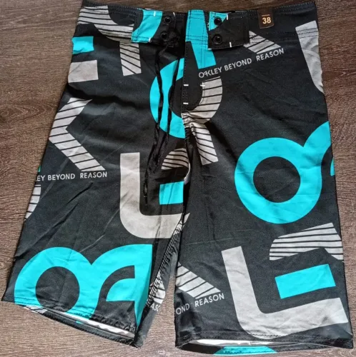 Camisetas e bermudas