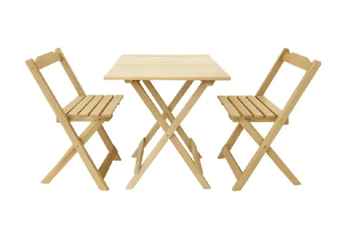Mesa com 4 cadeiras de madeira 