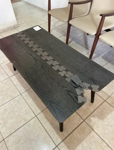 MESA DE CENTRO MADEIRA E FERRO DESIGN ZÍPER - L?oiel alto padrão