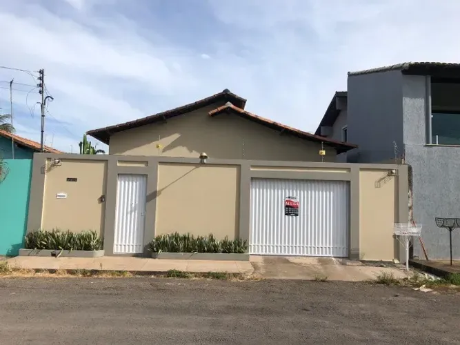 CASA 3 QUARTOS NA RUA AMAPÁ
