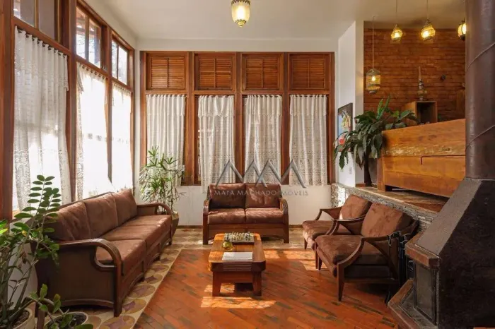 Casa à Venda no Condomínio Ville de Montagne com 3 Quartos 600m²