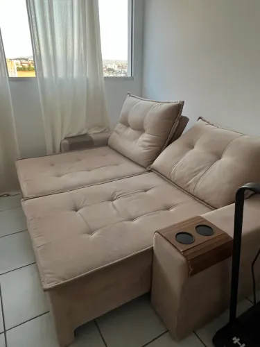 Sofá de quatro lugares retrátil