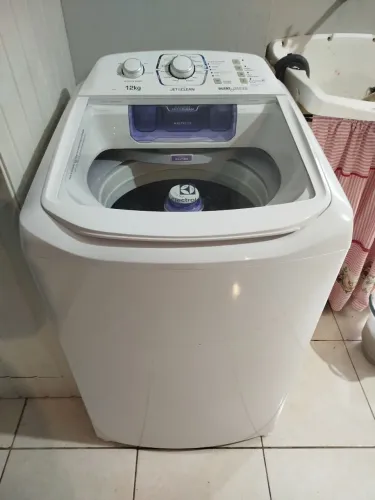 Vendo Máquina de Lavar Electrolux 12kg- JetClean, em ótimo estado de conservação.