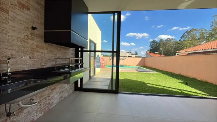 Casa de luxo em condomínio à venda em Porangaba-SP, bairro Ninho Verde, 4 quartos, 3 suíte