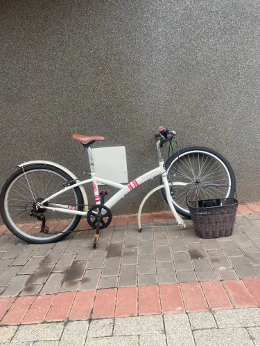 Bicicleta feminina Bike aro 24 BTWIN com cesta/cestinha