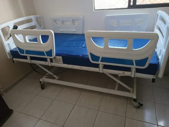 Cama Hospitalar Fowler Motorizada com Elevação