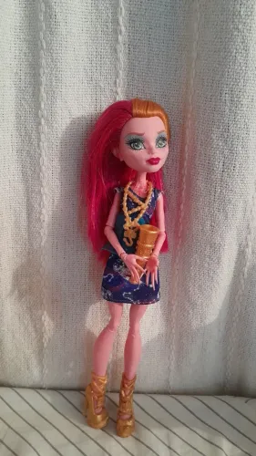 Boneca Monster High Gigi Grant Excursão Monstruosa