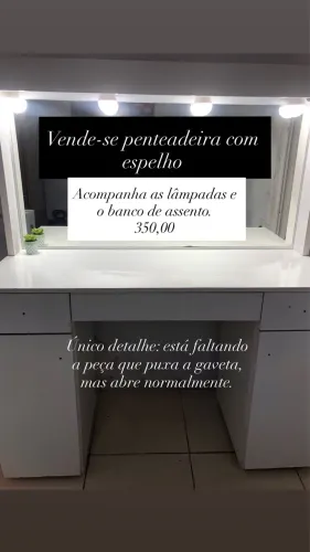 Penteadeira com espelho e luz