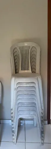 Cadeiras práticas 40 reais cada uma