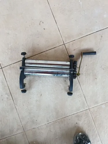 Vendo cilindro de pastel por 150 reais