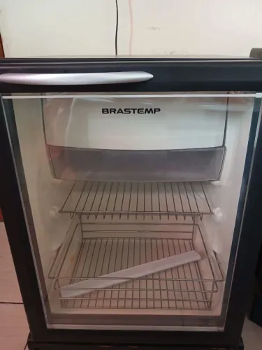 Vendo frigobar em excelente estado.