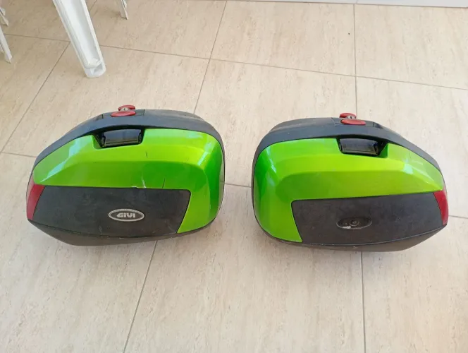 Vendo Kit de baú e suporte Kawasaki Versys 