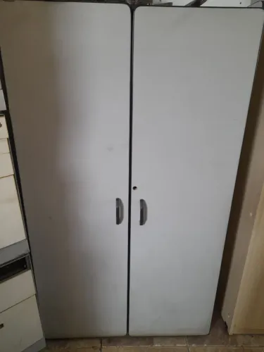 Armário alto 2 portas - em ótimo estado