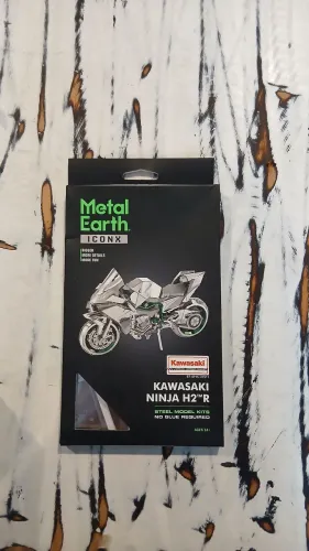 Miniatura de montar Kawasaki Ninja H2r Metal Premium série prata. 