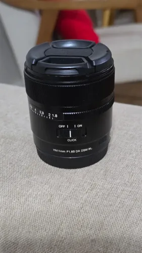 Lente Yongnuo AF 11mm f/1.8A DA DSM WL pra câmera Sony E-Mount APS-C