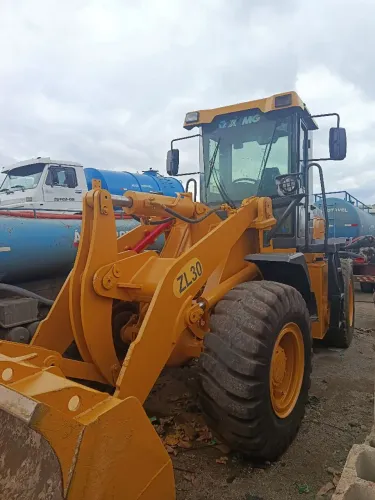 Pá carregadeira XCMG ZL30Br ano 2015 toda operacional. Revisada HS 7.595 trabalhada .