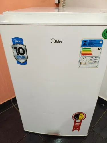 Frigobar Midea 124 litros 