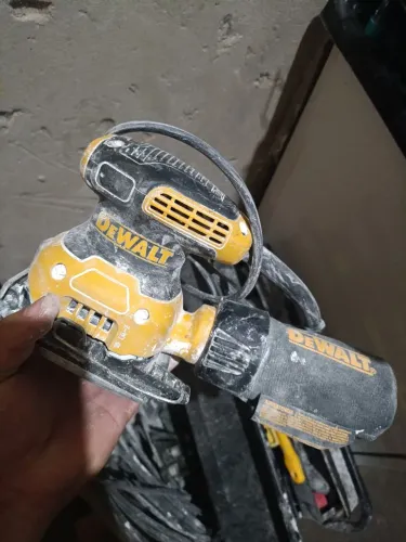 Lixadeira DEWALT barata